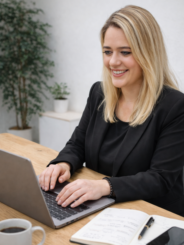 Sabrina Nickl – Social Media Beraterin im Landkreis Miesbach Portrait von Sabrina Nickl, Social Media Beraterin aus Hausham im Landkreis Miesbach, spezialisiert auf Social Media Strategie und Beratung